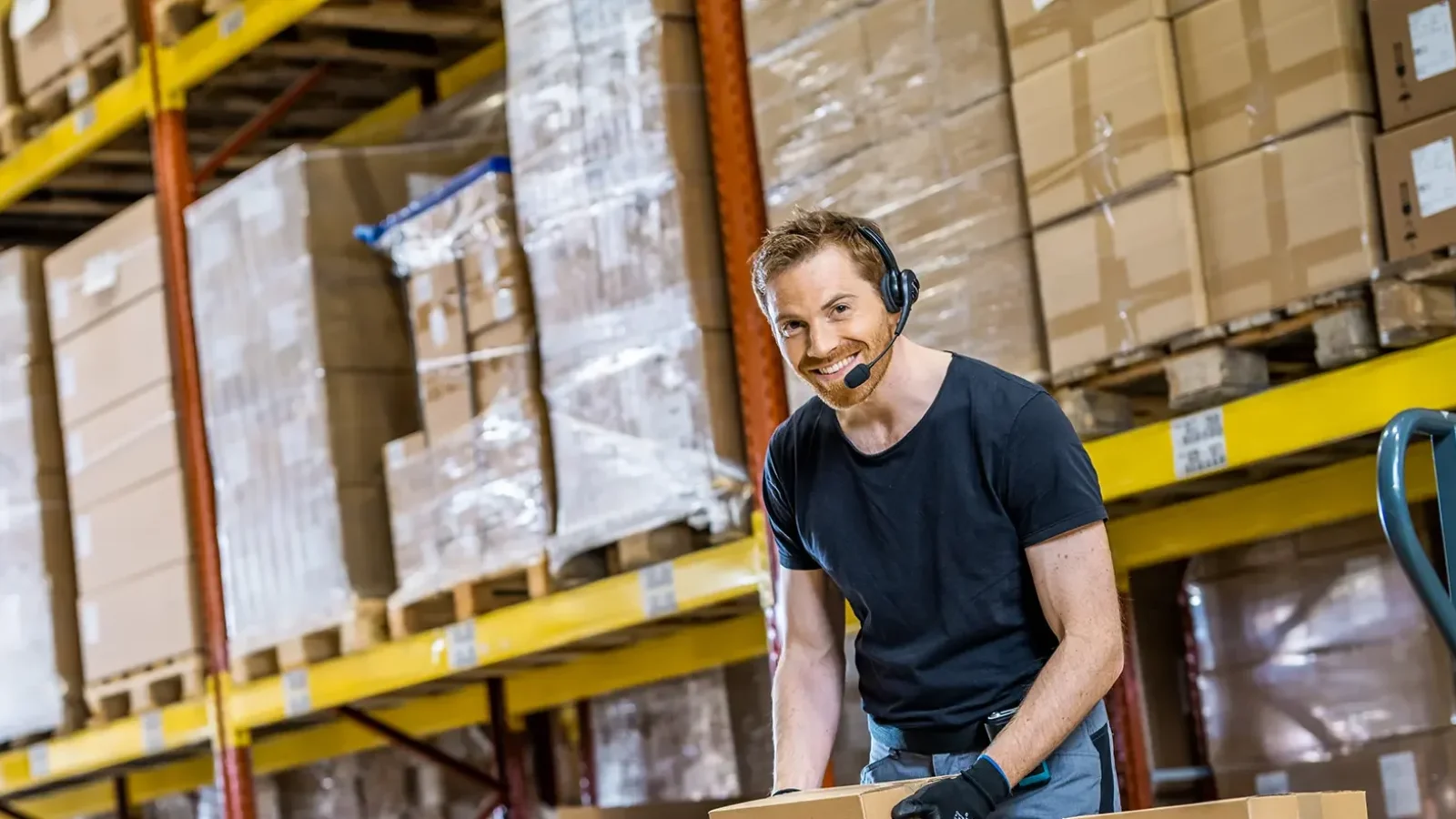 voice_picking_lydia_headset_with_hand_pallet_truck (6)